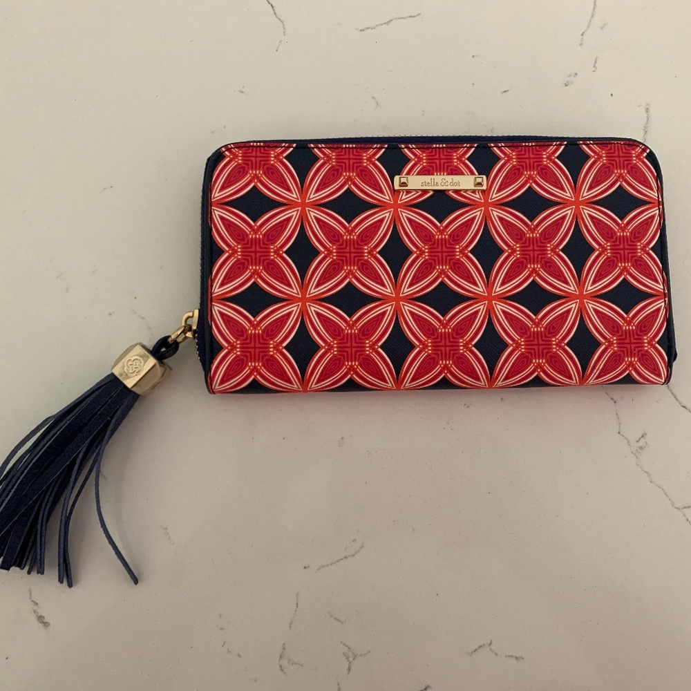 Stella & Dot Red and Navy Geometric Tassel Zip Wallet